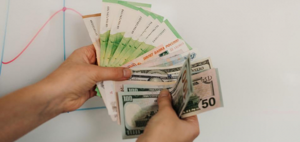 Слабый рубль и доллар по 75: эксперты предупредили о девальвации Слабый рубль и доллар по 75: эксперты предупредили о девальвации